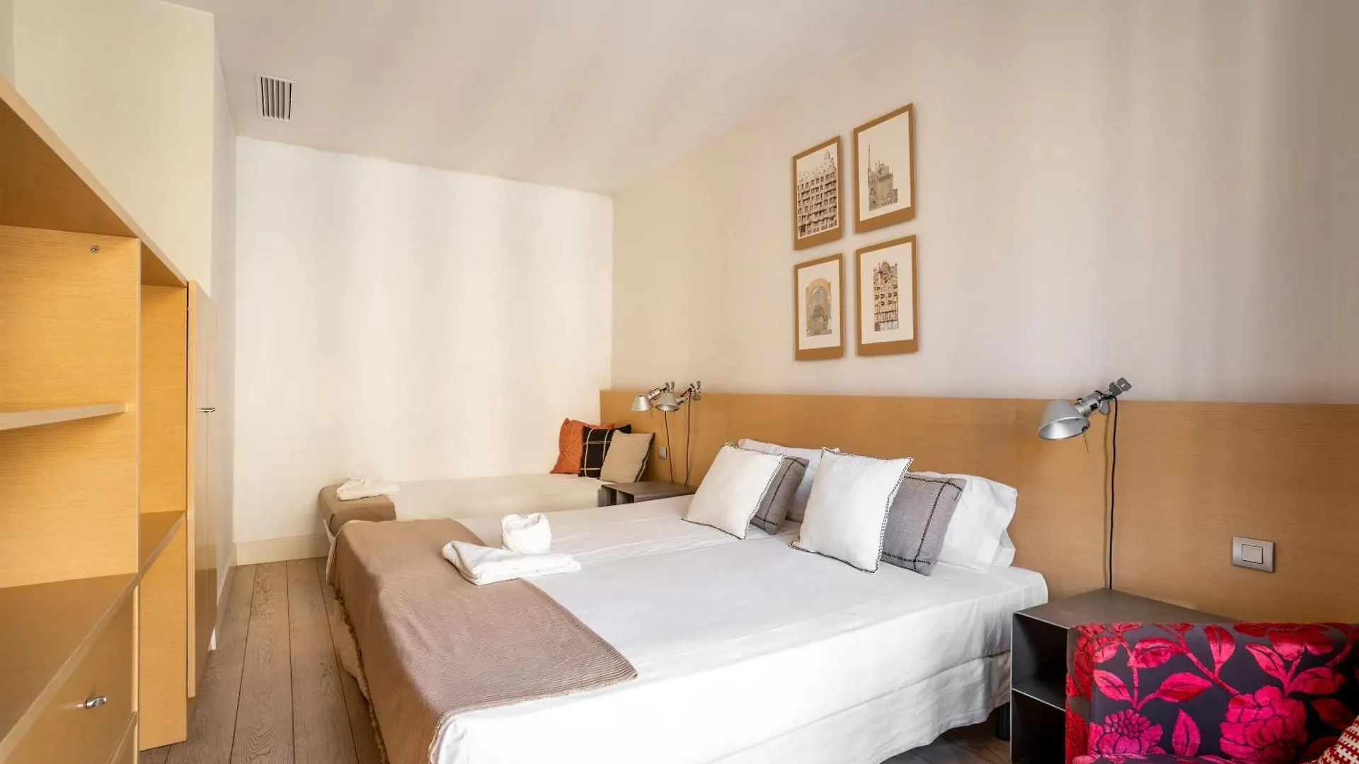 Classy 3Bed 3Bath Apartment In Eixample Barcelona