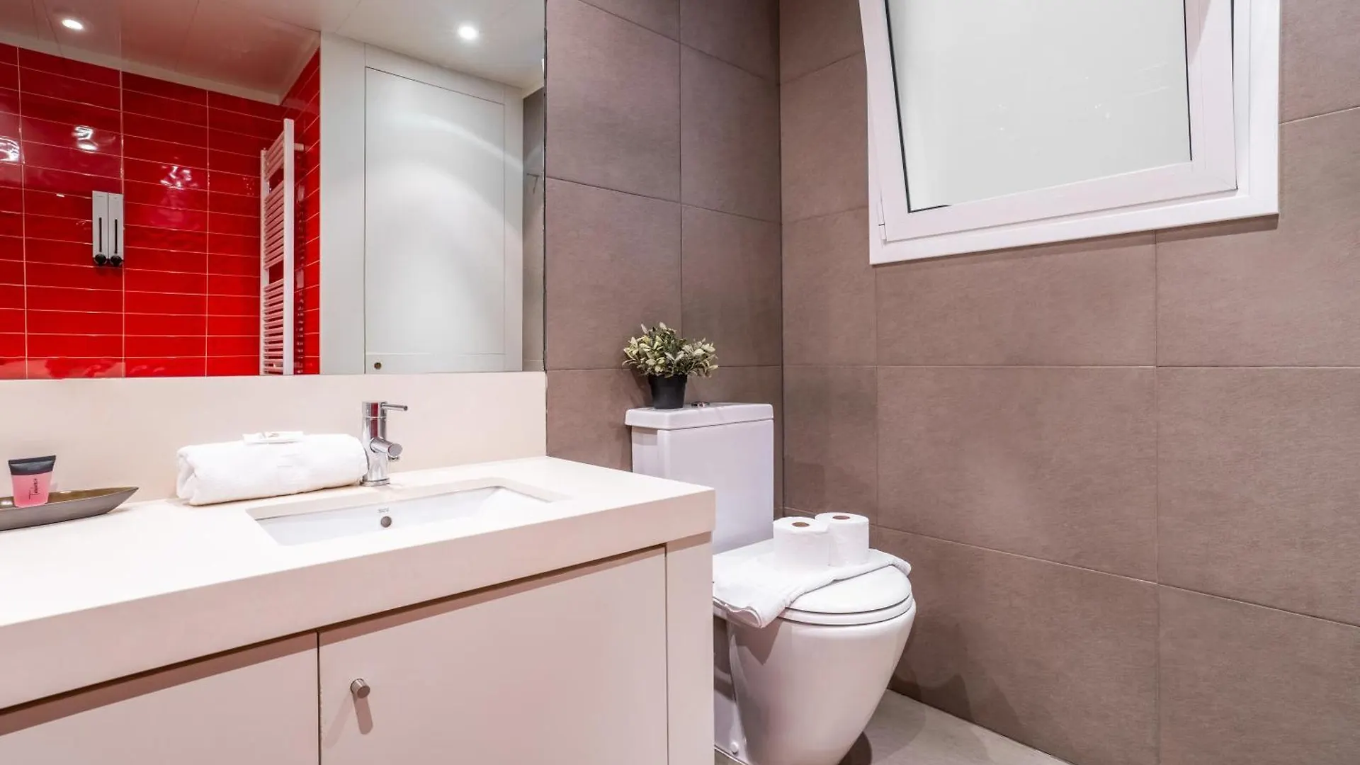 Classy 3Bed 3Bath Apartment In Eixample Barcelona 0*,