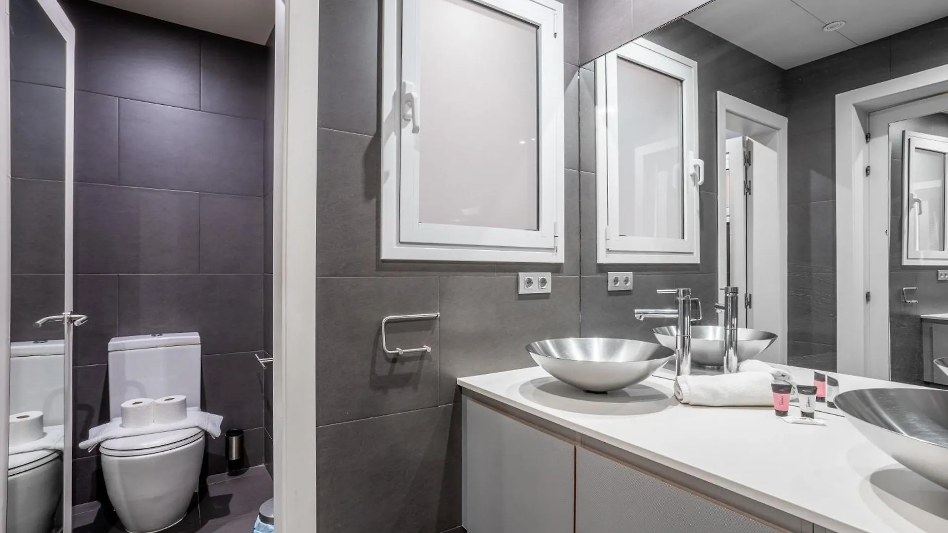 Classy 3Bed 3Bath Apartment In Eixample Barcelona