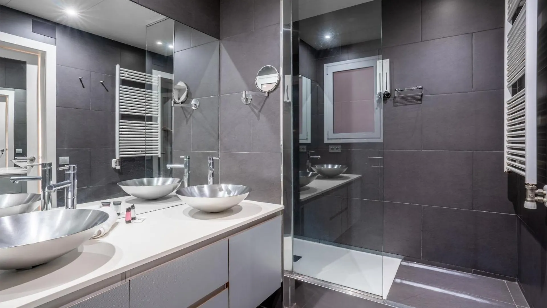 Classy 3Bed 3Bath Apartment In Eixample Barcelona