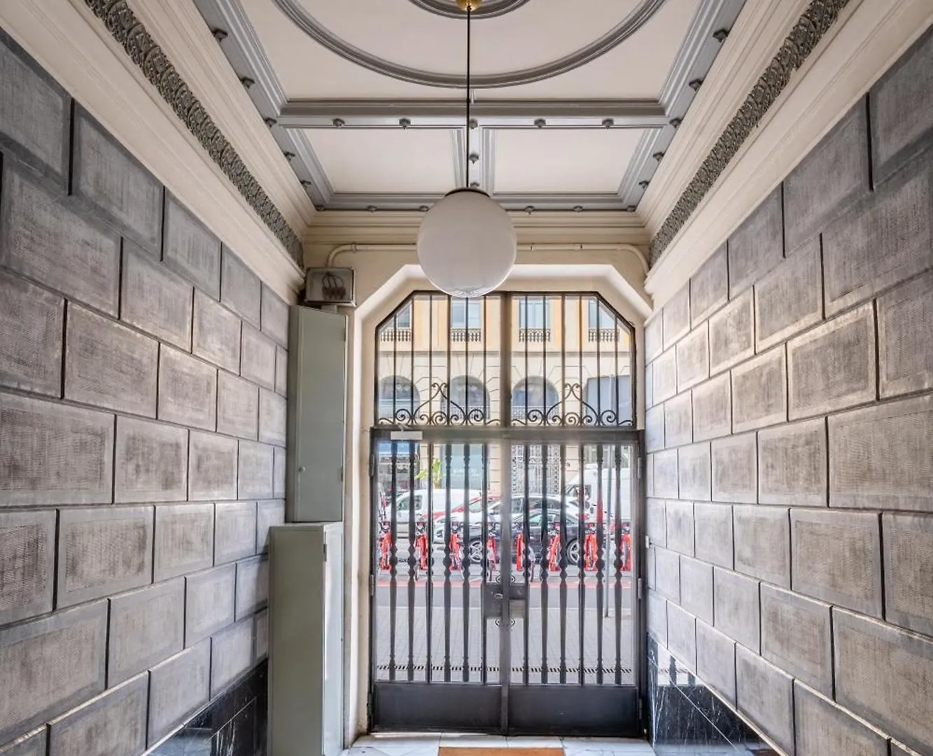 Classy 3Bed 3Bath Apartment In Eixample Barcelona