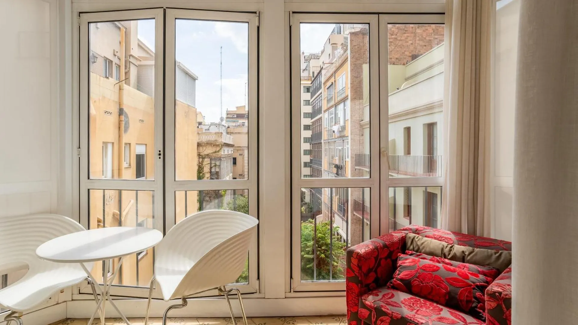 Classy 3Bed 3Bath Apartment In Eixample Barcelona
