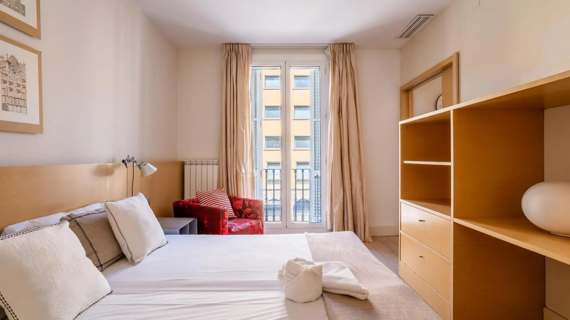 Classy 3Bed 3Bath Apartment In Eixample Barcelona